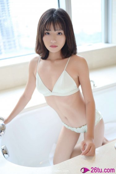 14岁初中女生光溜溜上学吗